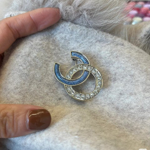 Collar floral de latón chapado en oro de lujo para mujer