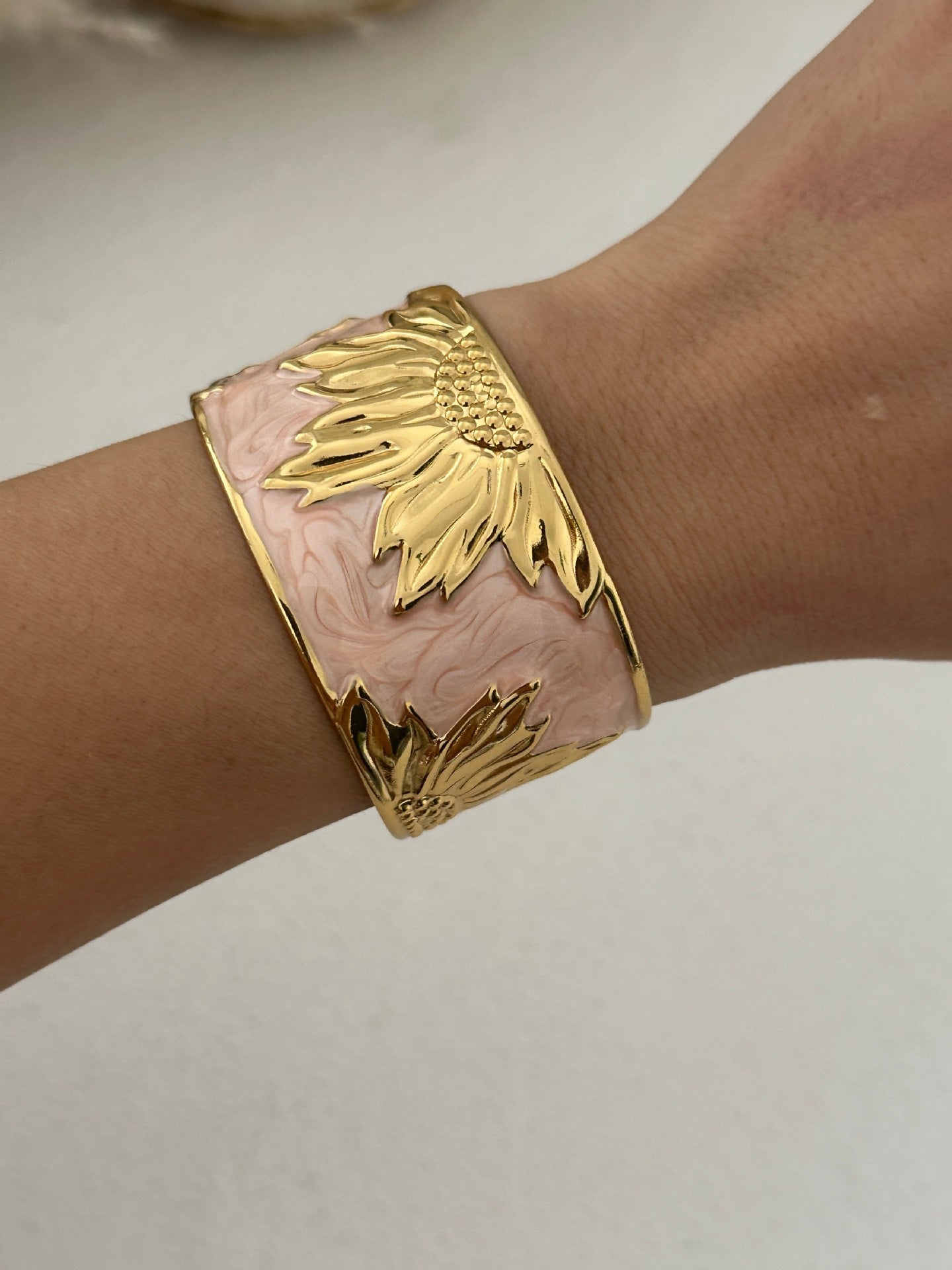 Bracciale Vintage a Forma di C con Stella Marina e Conchiglia, Smaltato e Dorato in Acciaio Inossidabile