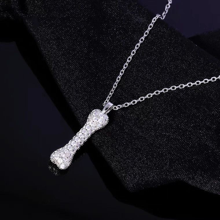 Collana pendente minimalista floreale irregolare per donne e uomini in acciaio al titanio con ciondolo in rame placcato oro su catena a O