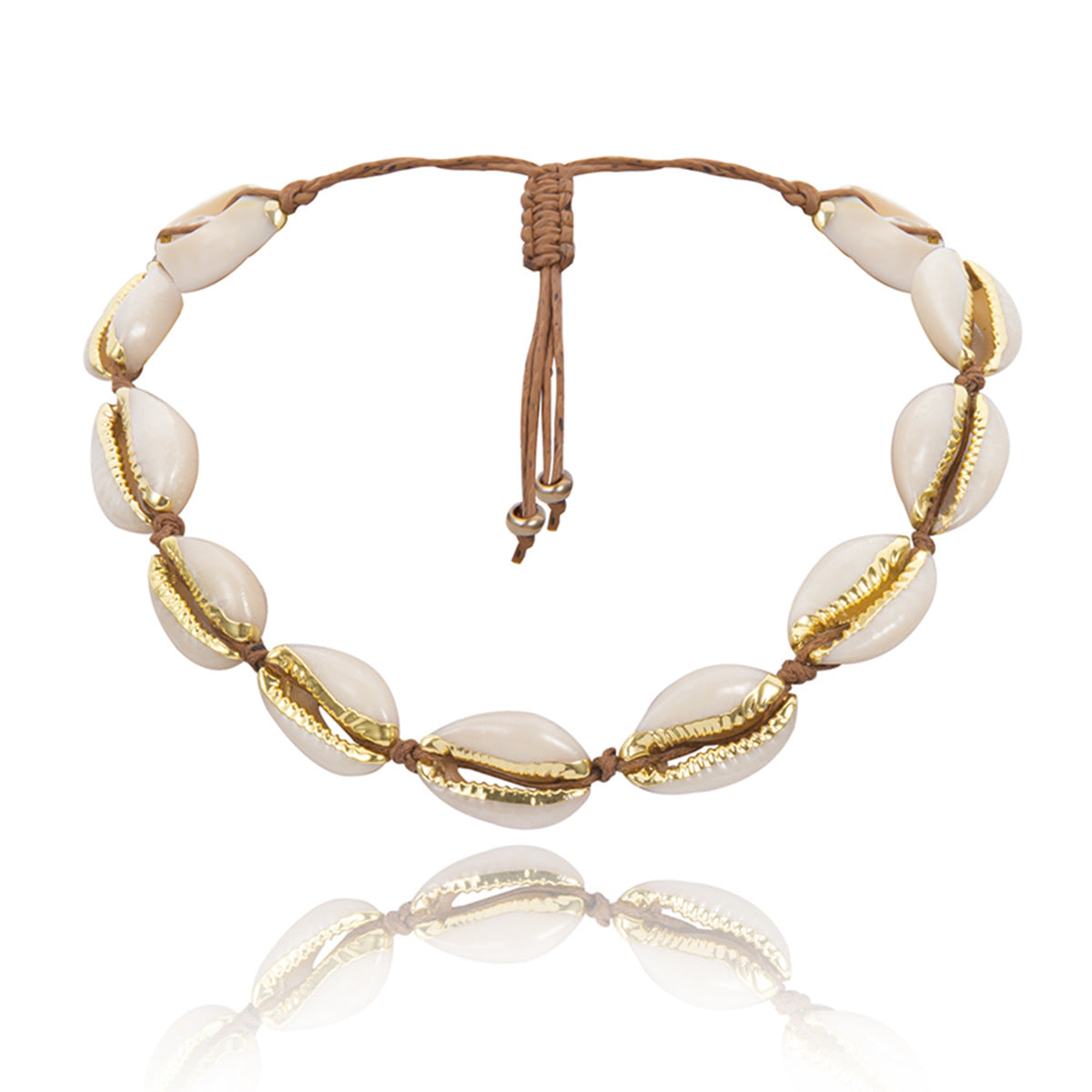 Collana Minimalista Regolabile Monostrato da Donna con Ciondolo a Conchiglia Placcato Oro su Cordino Intrecciato