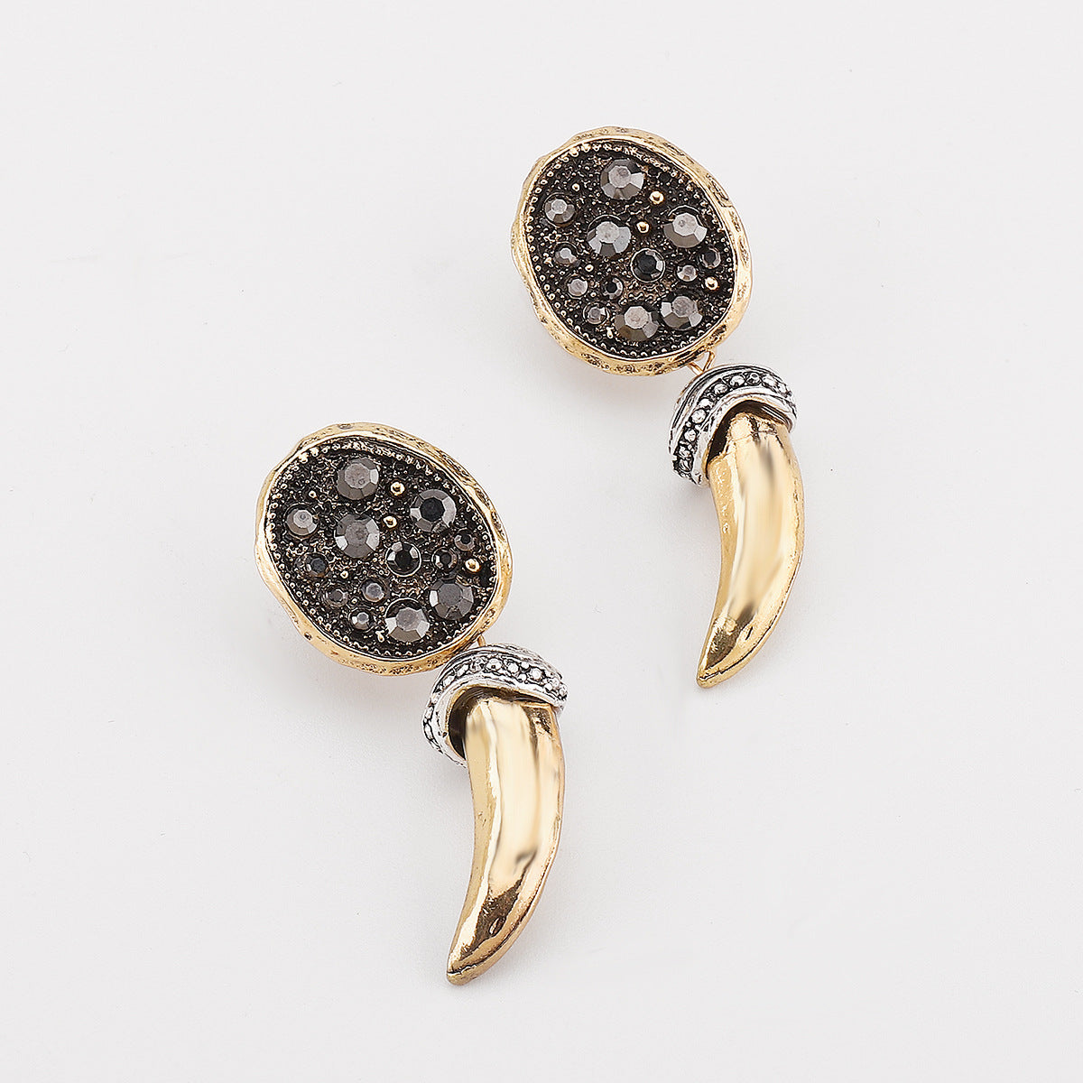 Orecchini da donna in lega a forma di corno geometrico in stile vintage con intarsio di strass