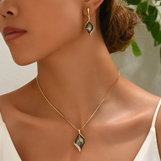 Set di collana e orecchini in lega con strass intarsiati in stile geometrico per donna, con catena alla clavicola effetto diamante
