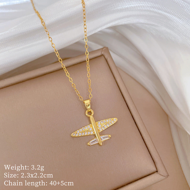 Collana Minimalista in Acciaio al Titanio a Forma di Aereo con Intarsio di Strass da Donna, Ciondolo Geometrico su Catena in Acciaio al Titanio