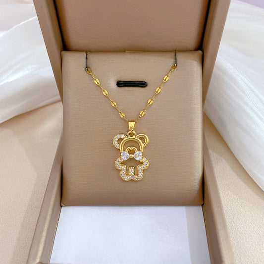 Collar con colgante de oso geométrico de acero de titanio de lujo con detalles de diamantes de imitación para mujer Cadena delicada para la clavícula