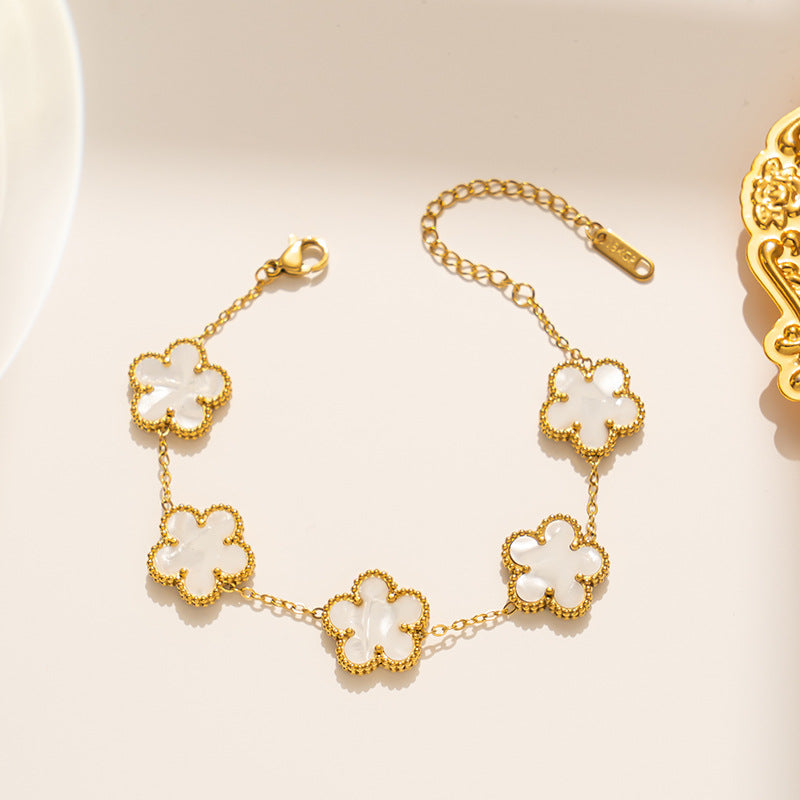 Sweet Fresh Floral Style Double-Sided Plum Blossom Bracelet for Women Made of Titanium Steel with Electroplating Finish