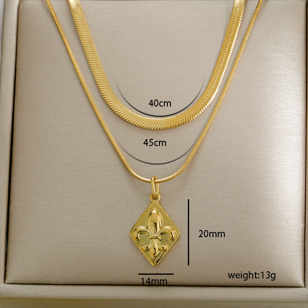 Collana corta a strati in acciaio inossidabile placcato con ciondolo a rosa floreale minimalista da donna con catena a lama