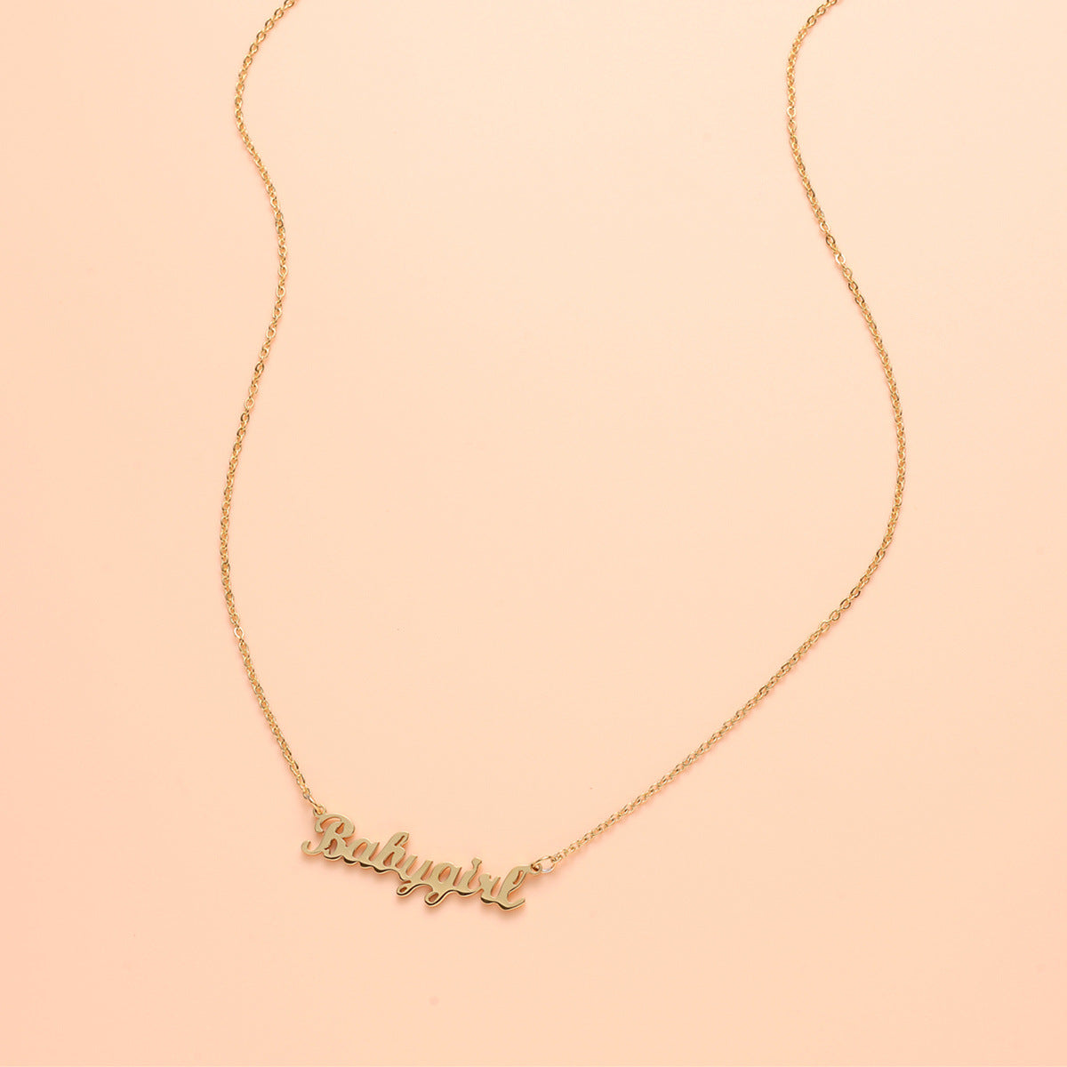 Collar de Acero Inoxidable con Forma de Letra Estilo Caricatura y Acabado Chapado para Mujer