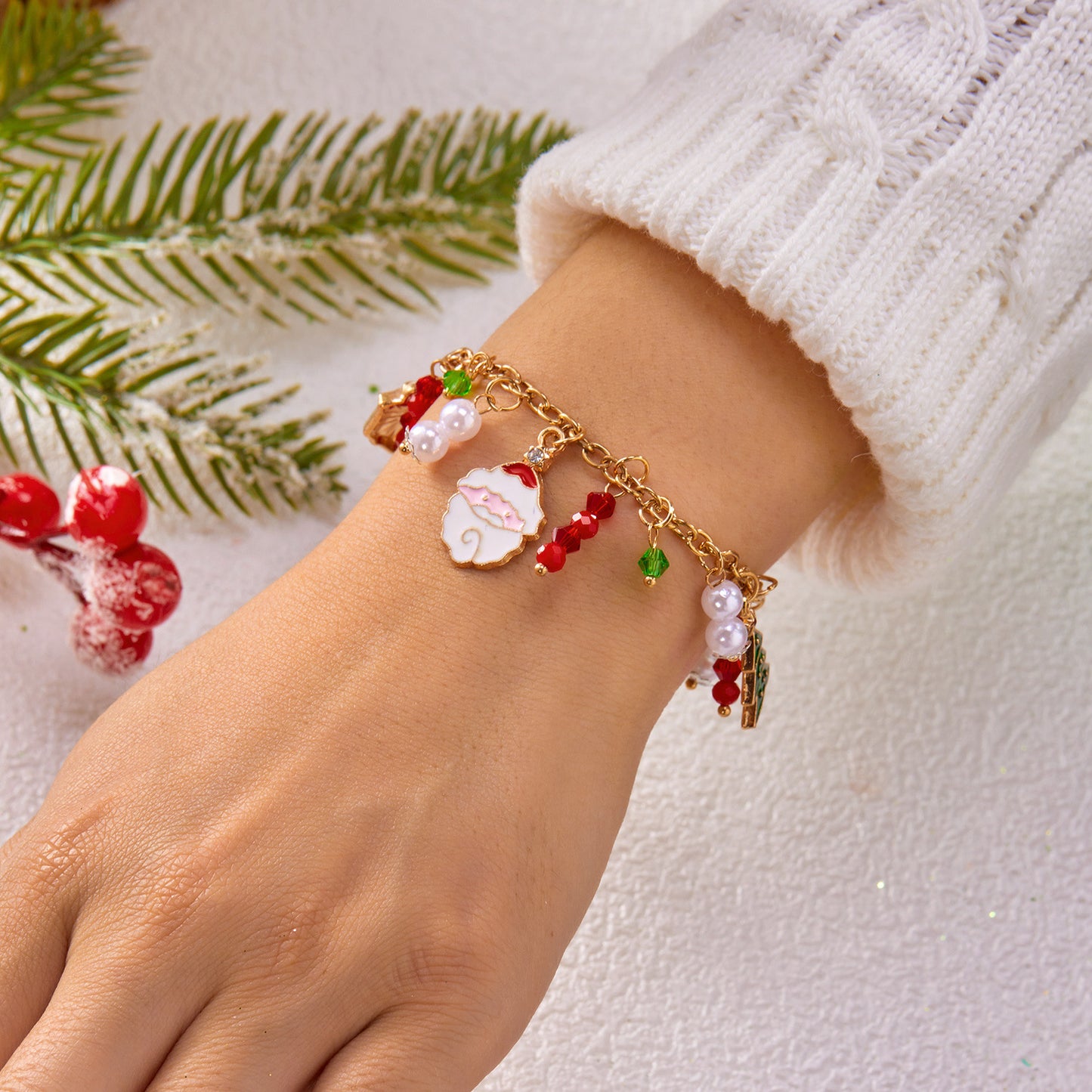 Pulsera de aleación con temática navideña con dijes de muñeco de nieve, reno, copo de nieve, hombre de jengibre, bastón de caramelo, cristal y cuentas, acabado chapado