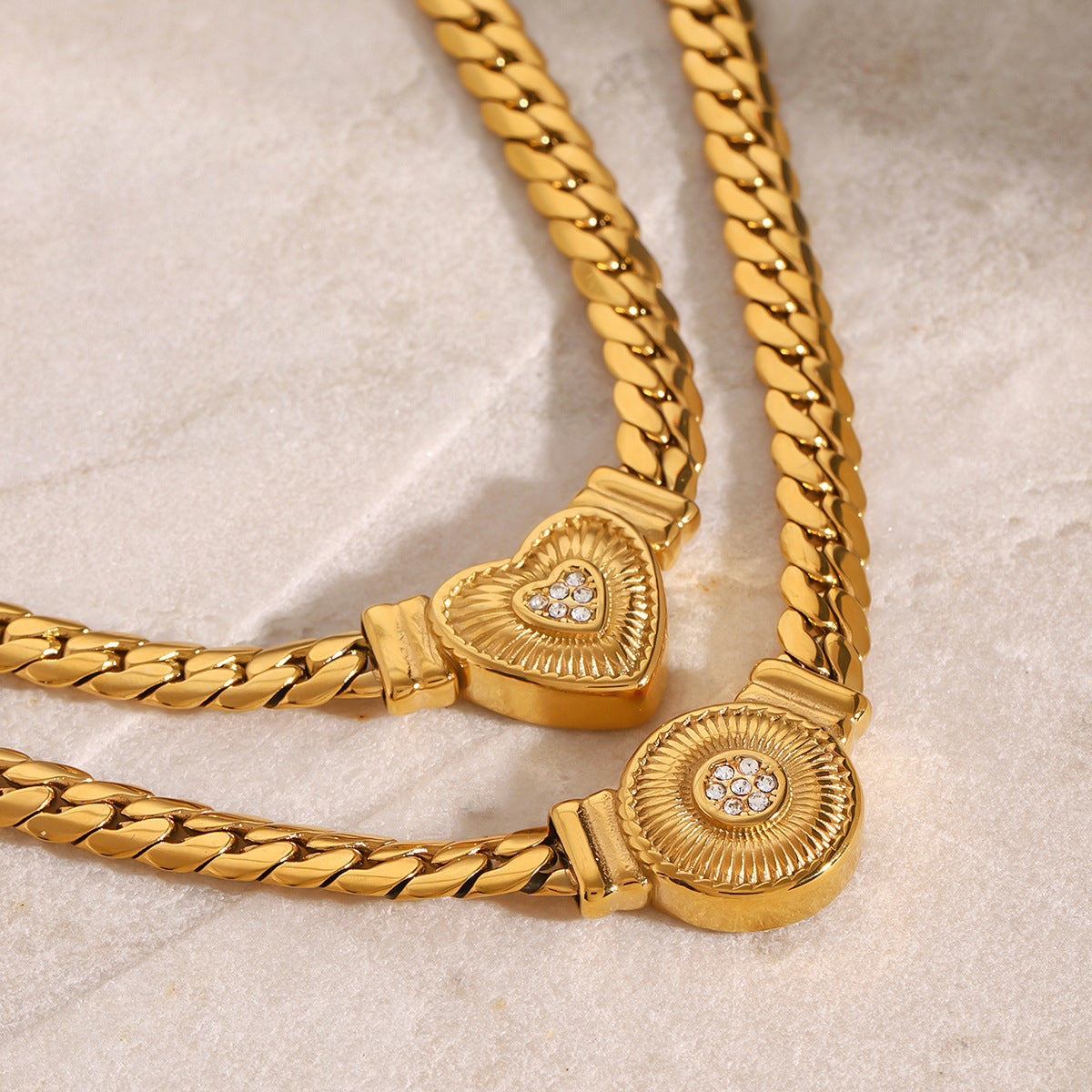 Collana Pendente Vintage a Cuore in Acciaio Inossidabile con Intarsio di Strass e Finitura Placcata da Donna