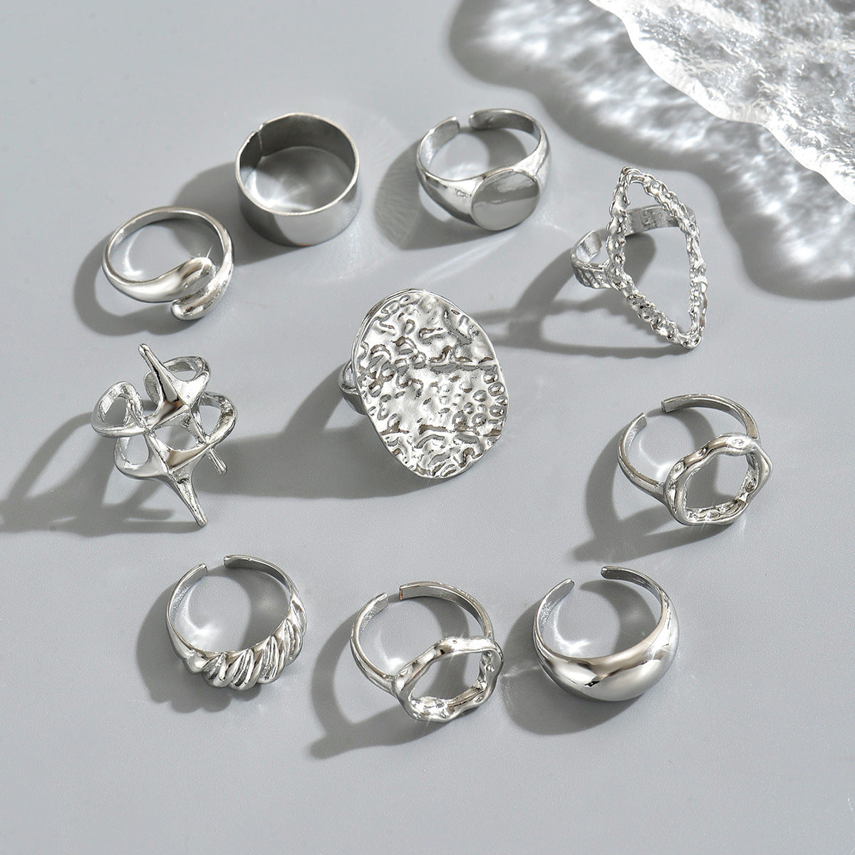Anillo ajustable geométrico minimalista de aleación de zinc chapado en oro de 18 quilates para mujer