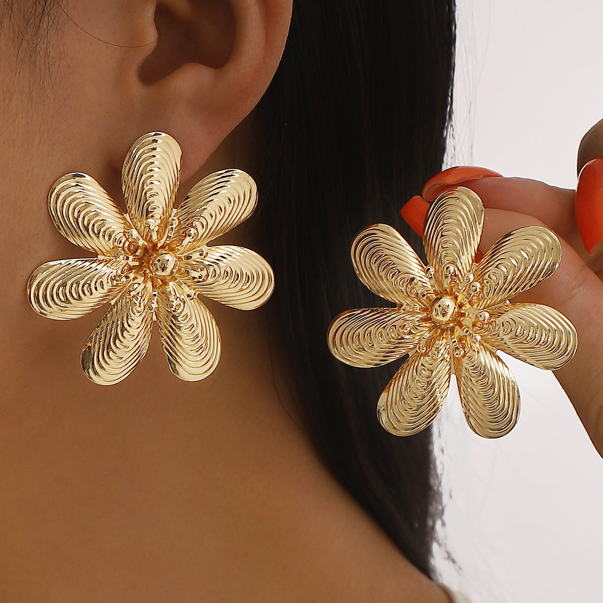Pendientes de aleación con forma floral a la moda para mujer con acabado chapado, ideales para fiestas y ocasiones formales