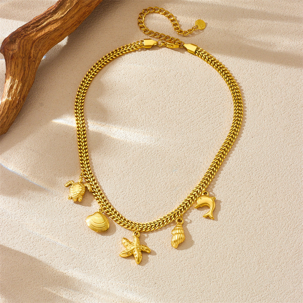 Collar con Colgante de Estrella de Mar y Tortuga con Temática Marina de Moda en Acero Inoxidable con Baño de Oro en Cadena de Serpiente para Mujer