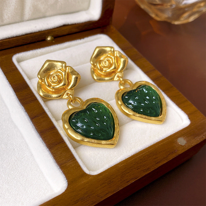 Vintage Heart-Shaped Alloy Stud Earrings with Gold Plating for Women, French Retro Style Fashion Jewelry