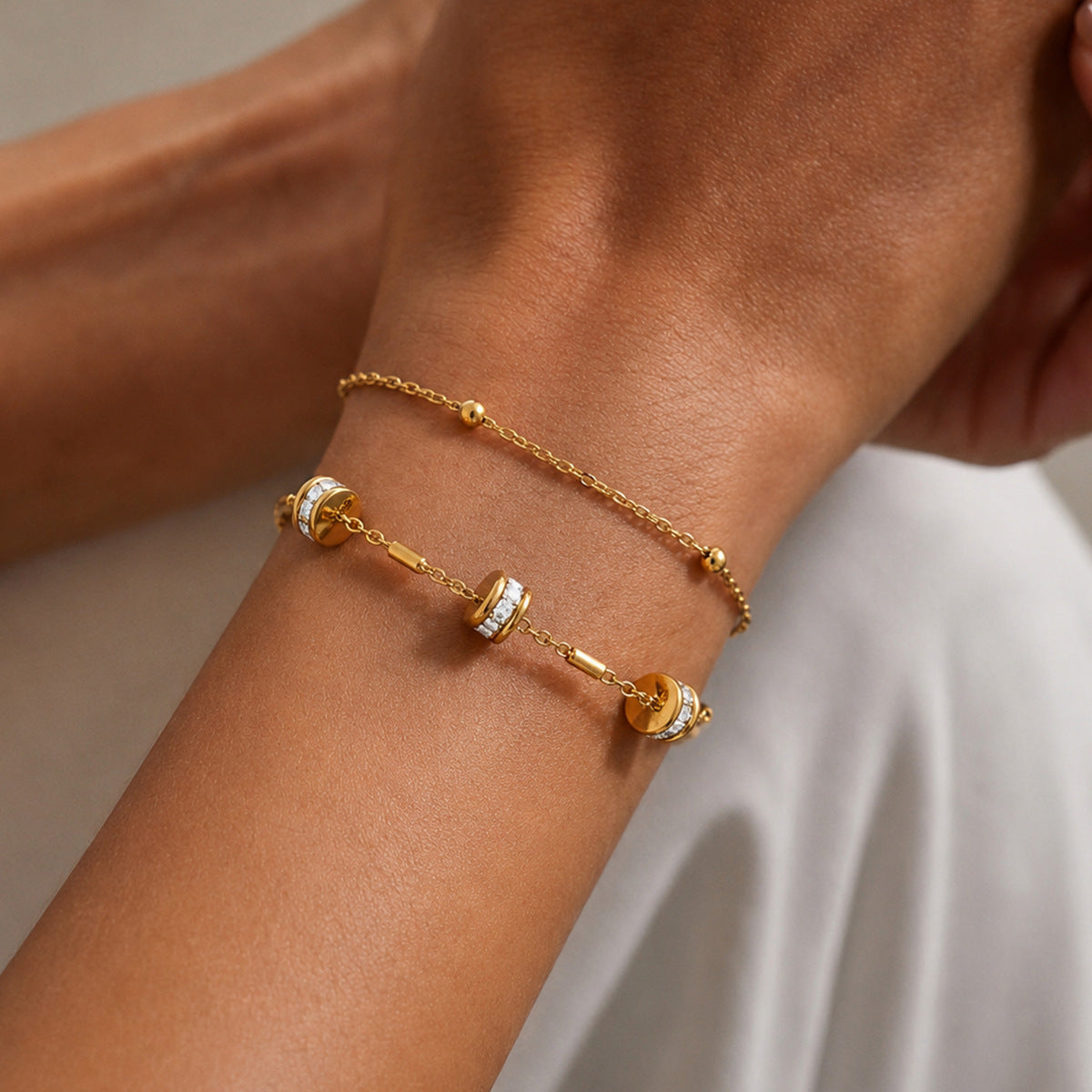 Luxury Elegant 18K Gold Plated Stainless Steel Geometric Round Rhinestone Bracelet for Women