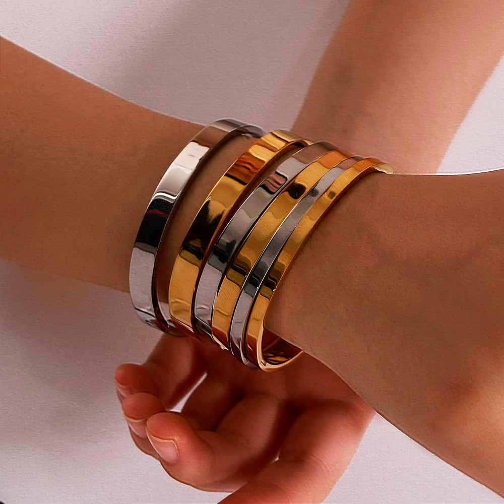 Minimalist Stainless Steel Bracelet with 18K Gold Plating Geometric Round Oval Ring Design for Women