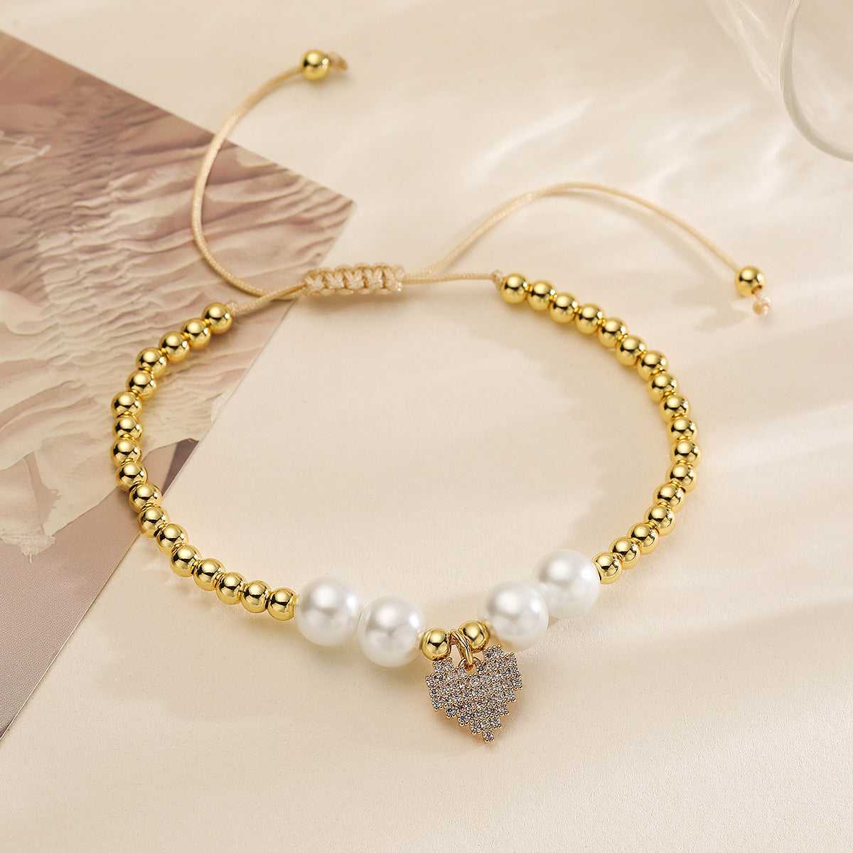 Elegante Bracciale in Rame a Cuore con Placcatura in Oro 18K e Dettagli in Zircone per Donna