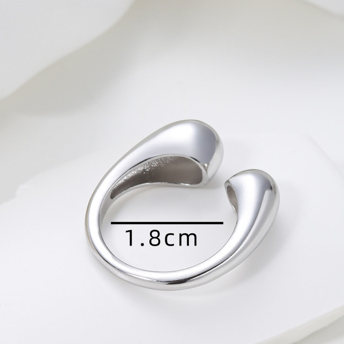 Anillo ajustable de aleación de zinc minimalista en forma de gota de agua con acabado pulido para mujer