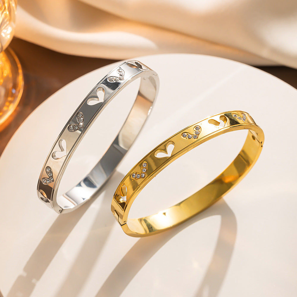 Luxury Heart-Shaped Titanium Steel Bracelet for Women with Rhinestone Inlay and Plated Finish