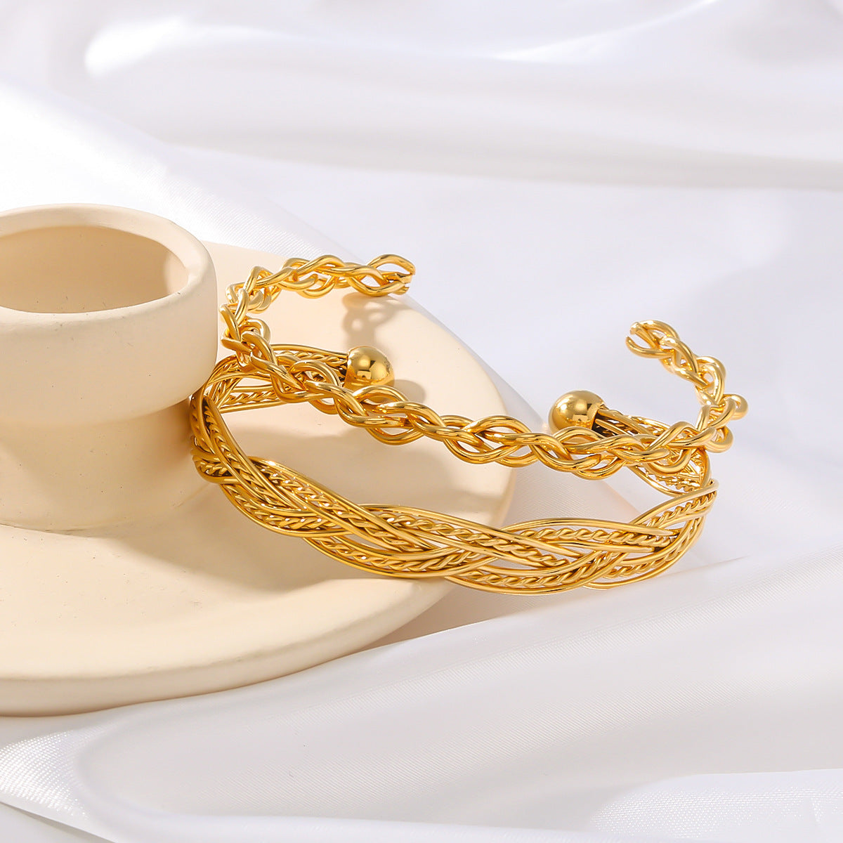 Bracciale regolabile da donna in stile vintage Ins con placcatura in oro 18 carati in acciaio titanio intrecciato