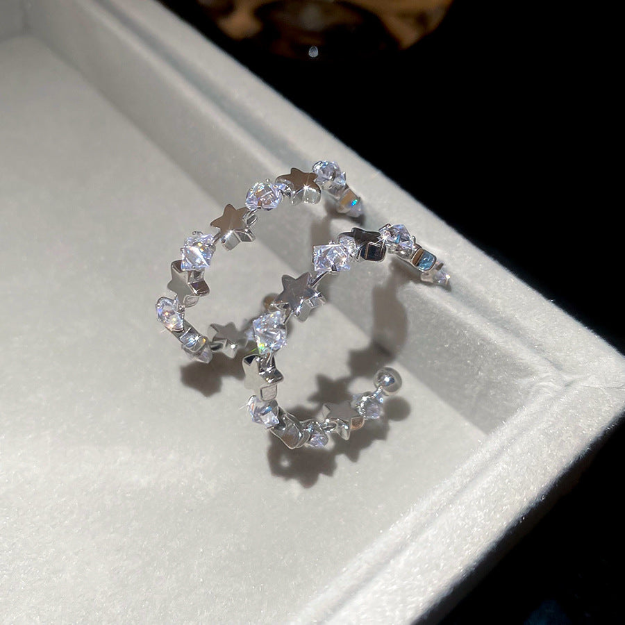 Orecchini a perno con zirconi a forma di stella geometrica minimalista con perni in argento sterling 925 per donna — Gioielli per orecchie leggeri di lusso alla moda