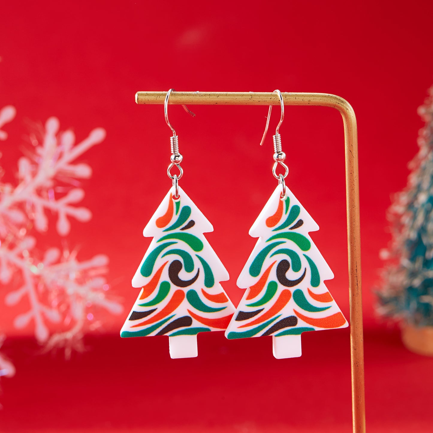 Orecchini natalizi in acrilico a forma di albero di Natale con motivi di Babbo Natale e fiocchi di neve per donna