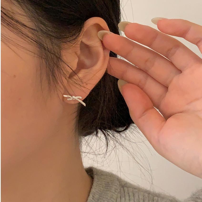 Pendientes minimalistas en forma de lazo de plata de ley 925 con baño de oro para mujer