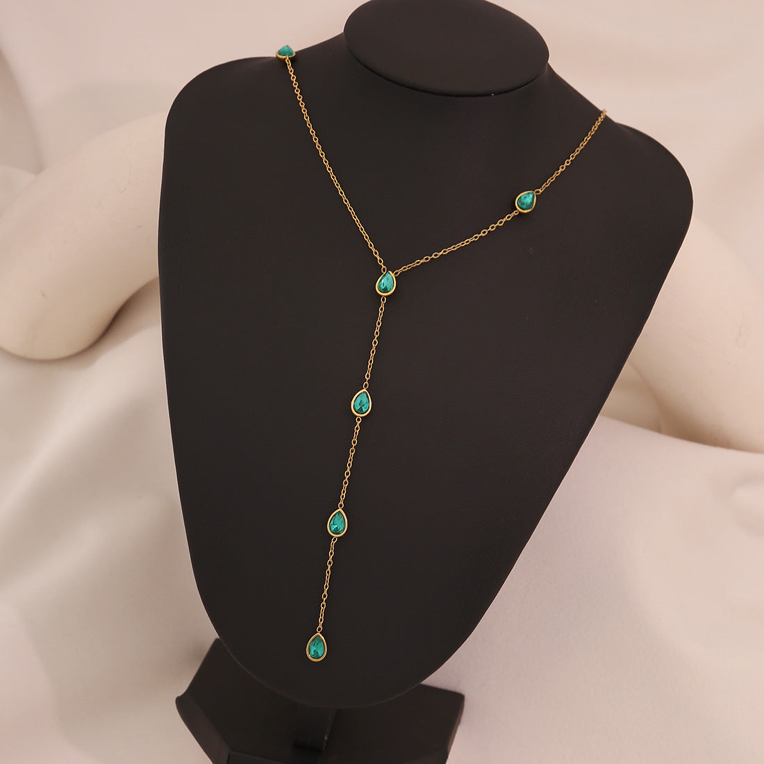 Fashionable OL Style Teardrop-Shaped Stainless Steel Pendant Necklace with Plated Finish and O-Chain for Women