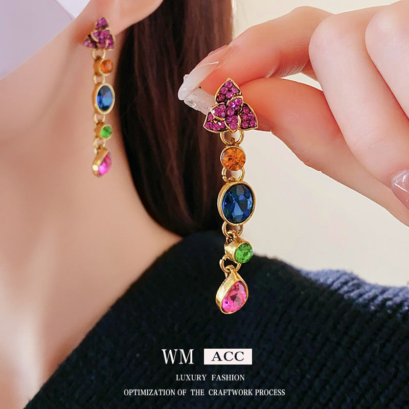 Orecchini pendenti floreali vintage da donna con intarsio in zircone su base in ottone elettrolitico