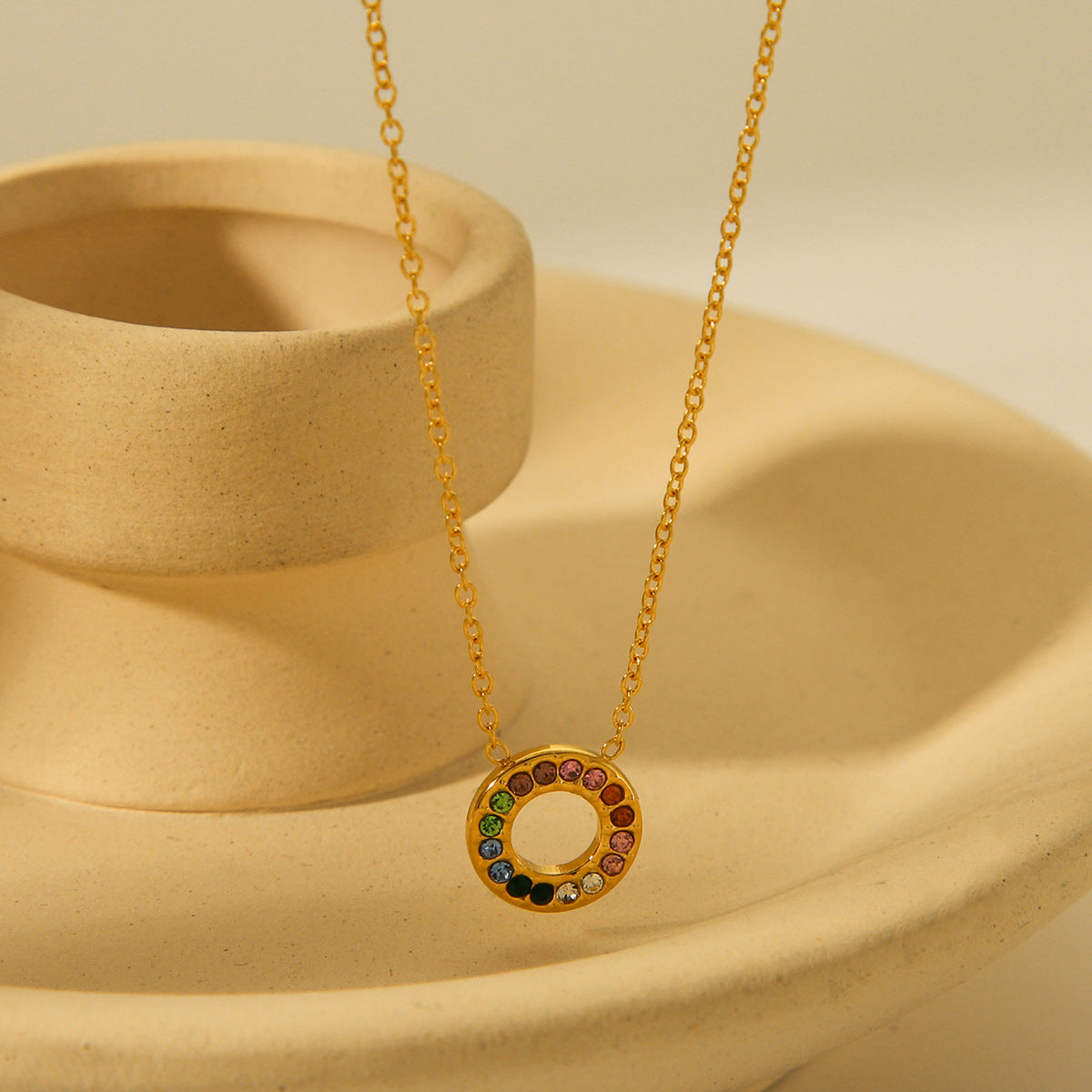 Collana Geometrica da Donna in Acciaio Inossidabile Placcato Oro 18K Stile Ins con Zirconi Colorati