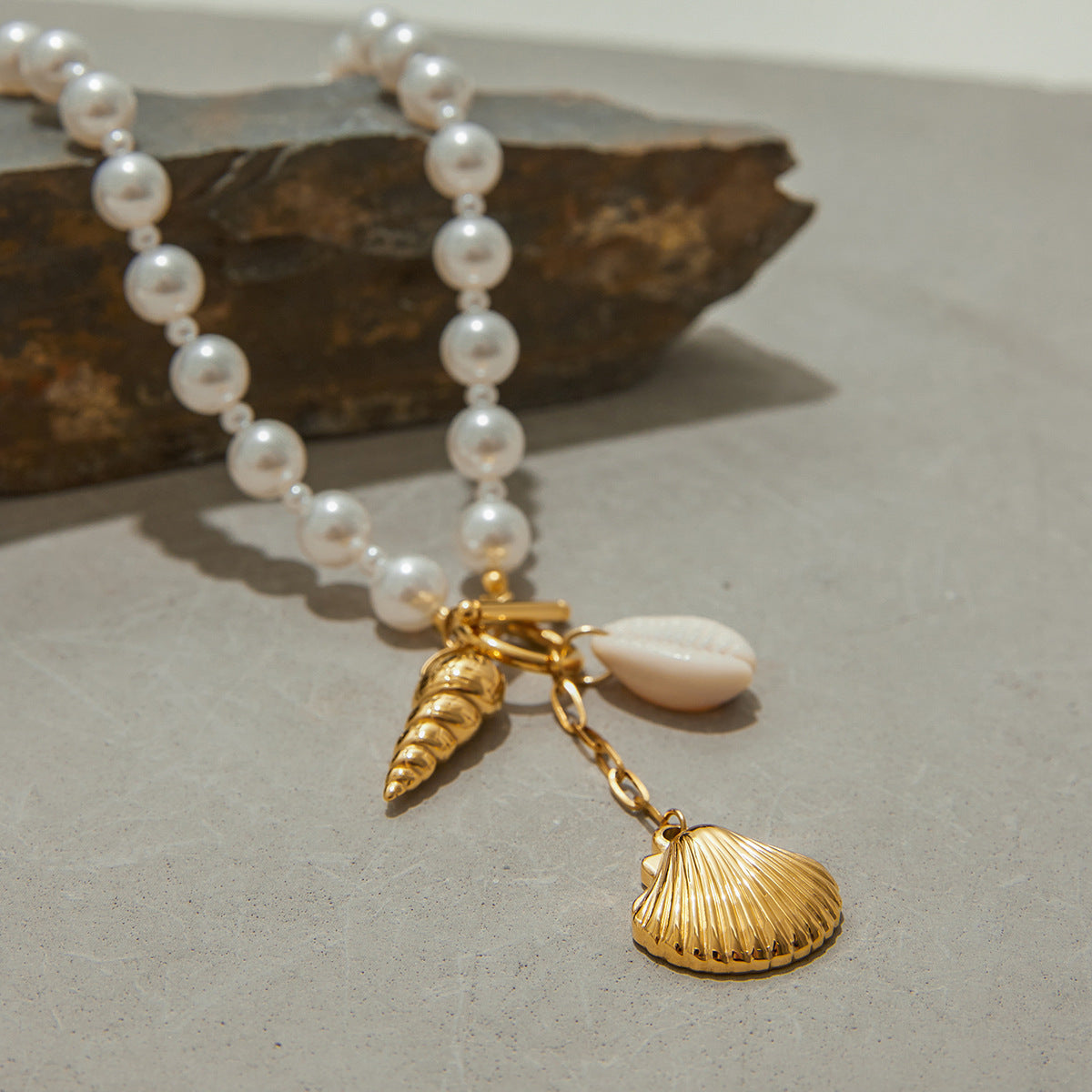 Elegant Geometric Stainless Steel Plated Necklace with Titanium Steel Pendant and Pearl Inlay for Women