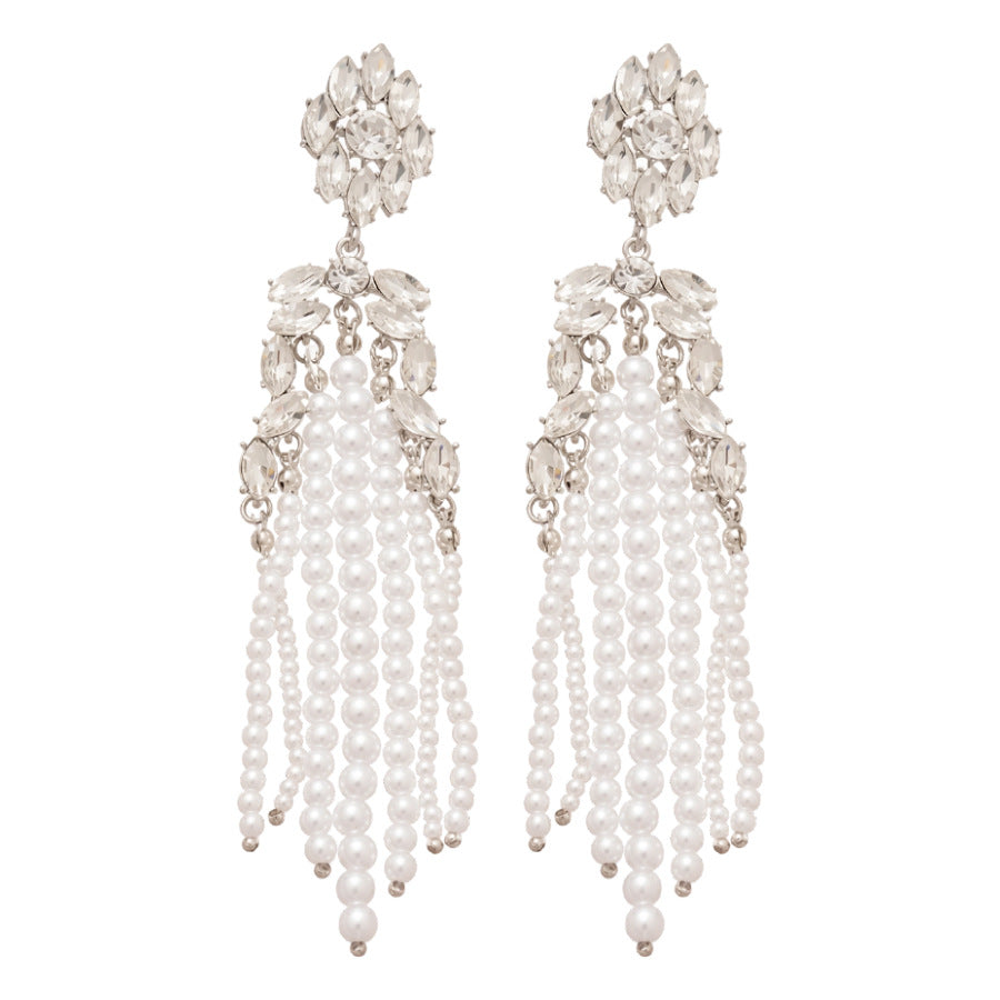 Orecchini a perno di lusso con perle floreali, accenti di strass e nappe pendenti per donna