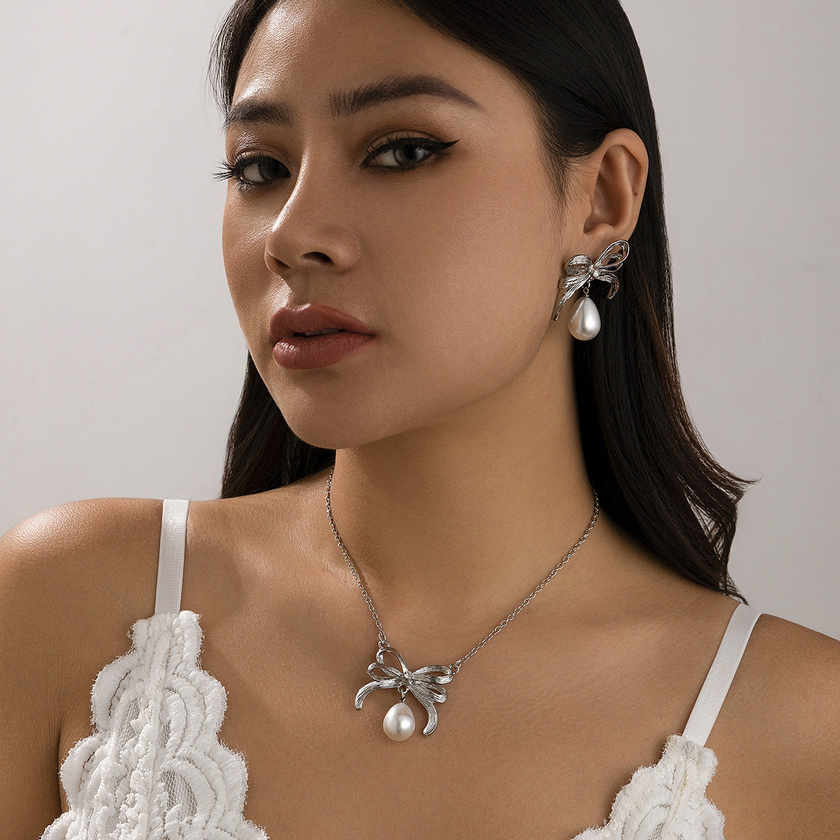 Bow Knot Faux Pearl Alloy Plated Necklace for Women