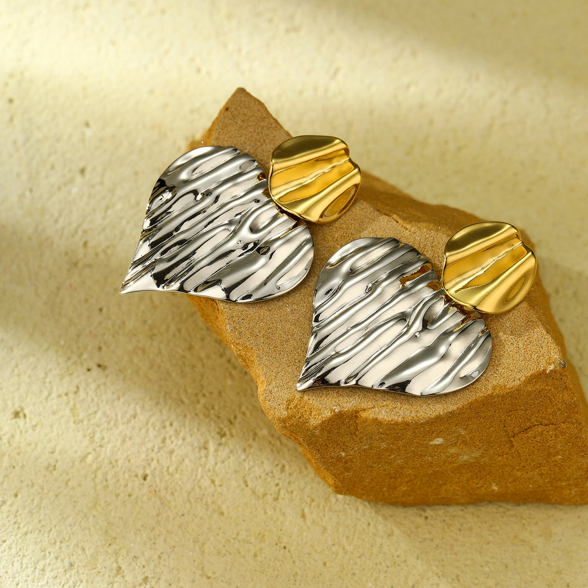 Pendientes de acero de titanio con patrón irregular de ondas y corazón, estilo vintage, para mujer con acabado chapado