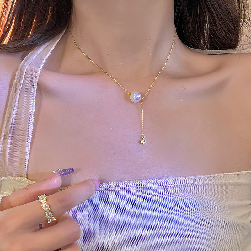 Collana da donna con ciondolo sirena perlato e cristallo, design originale, in acciaio al titanio con finitura placcata