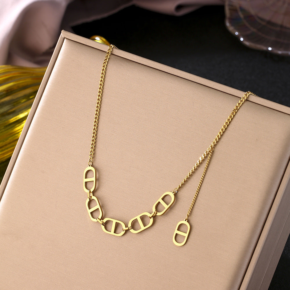Collana alla Moda Minimalista con Ciondolo a Lettera in Acciaio al Titanio per Donna con Finitura Placcata e Design a Catena O