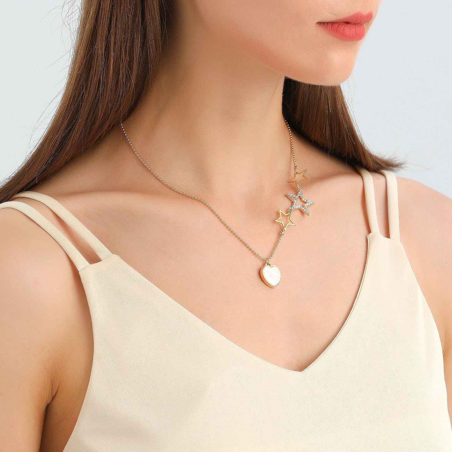 Minimalist Single-Layer Heart-Shaped Mother-of-Pearl Look Pendant Necklace with Rhinestone-Studded Star Charm and Gold-Plated Alloy Chain