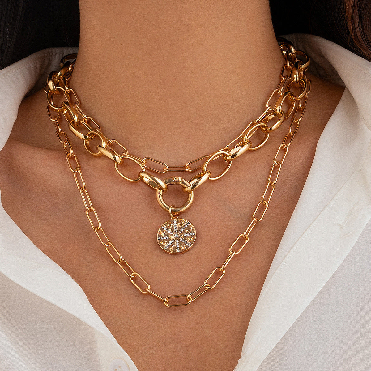 Collana con fiore a cinque petali geometrico stile Hip Hop con micro-pavé a stella, ciondolo in lega galvanizzata su catena con chiusura a moschettone in metallo