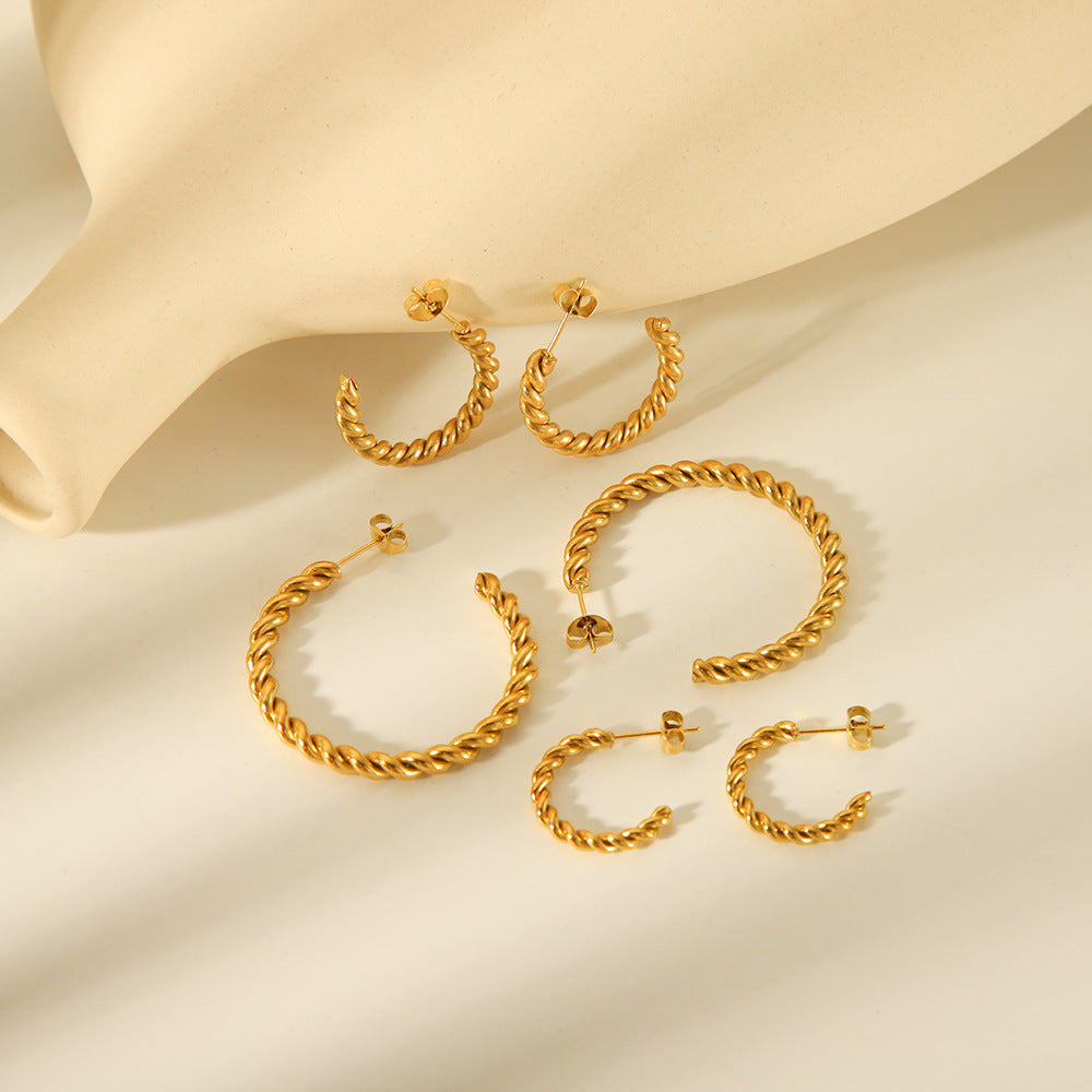 Pendientes minimalistas de acero inoxidable en forma de C con baño de oro de 18K al vacío para mujer