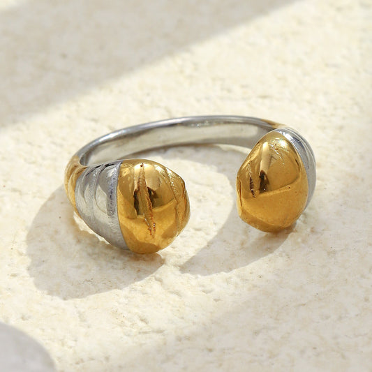 Anello da donna minimalista geometrico in acciaio inossidabile con placcatura in oro 18 carati e design a testa di serpente