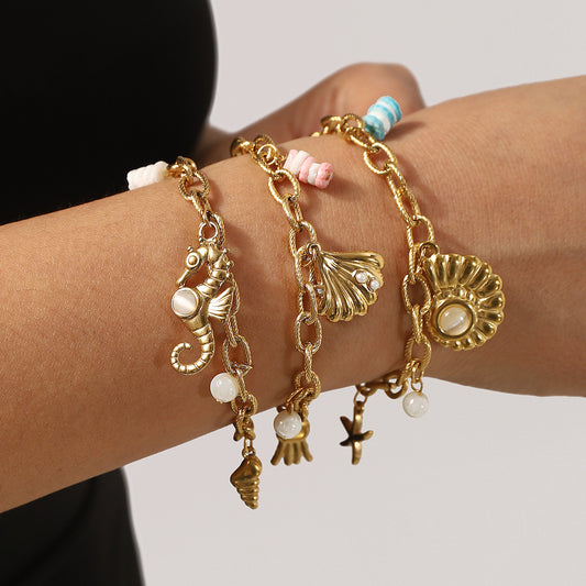 Pulsera de acero inoxidable con colgantes de concha marina y caballito de mar estilo vacaciones para mujer con acabado chapado