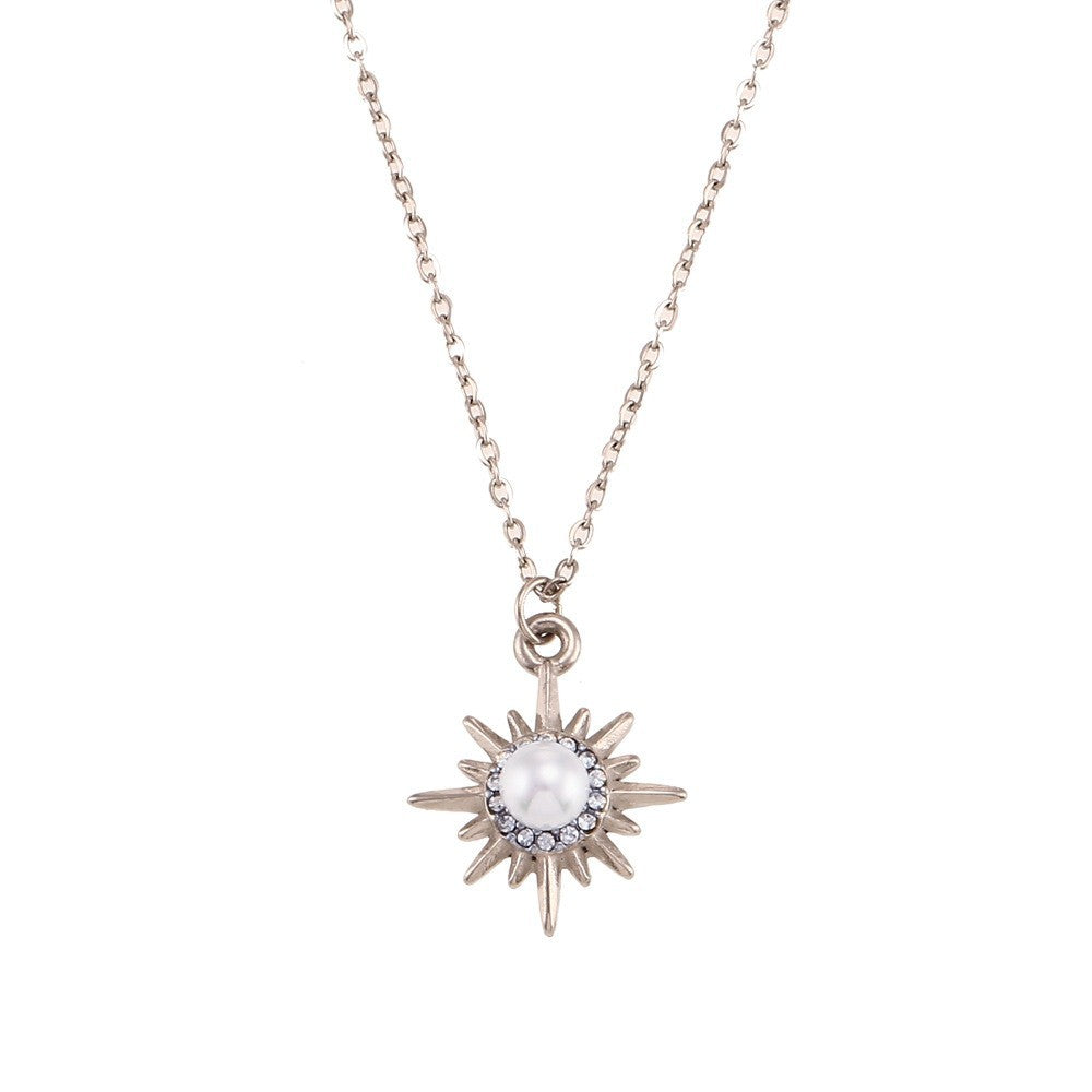 Collana con Pendente Geometrico alla Moda in Acciaio Inossidabile con Placcatura in Oro 18K, Accenti in Acciaio al Titanio, Accenti di Strass e Dettaglio con Frange per Donna
