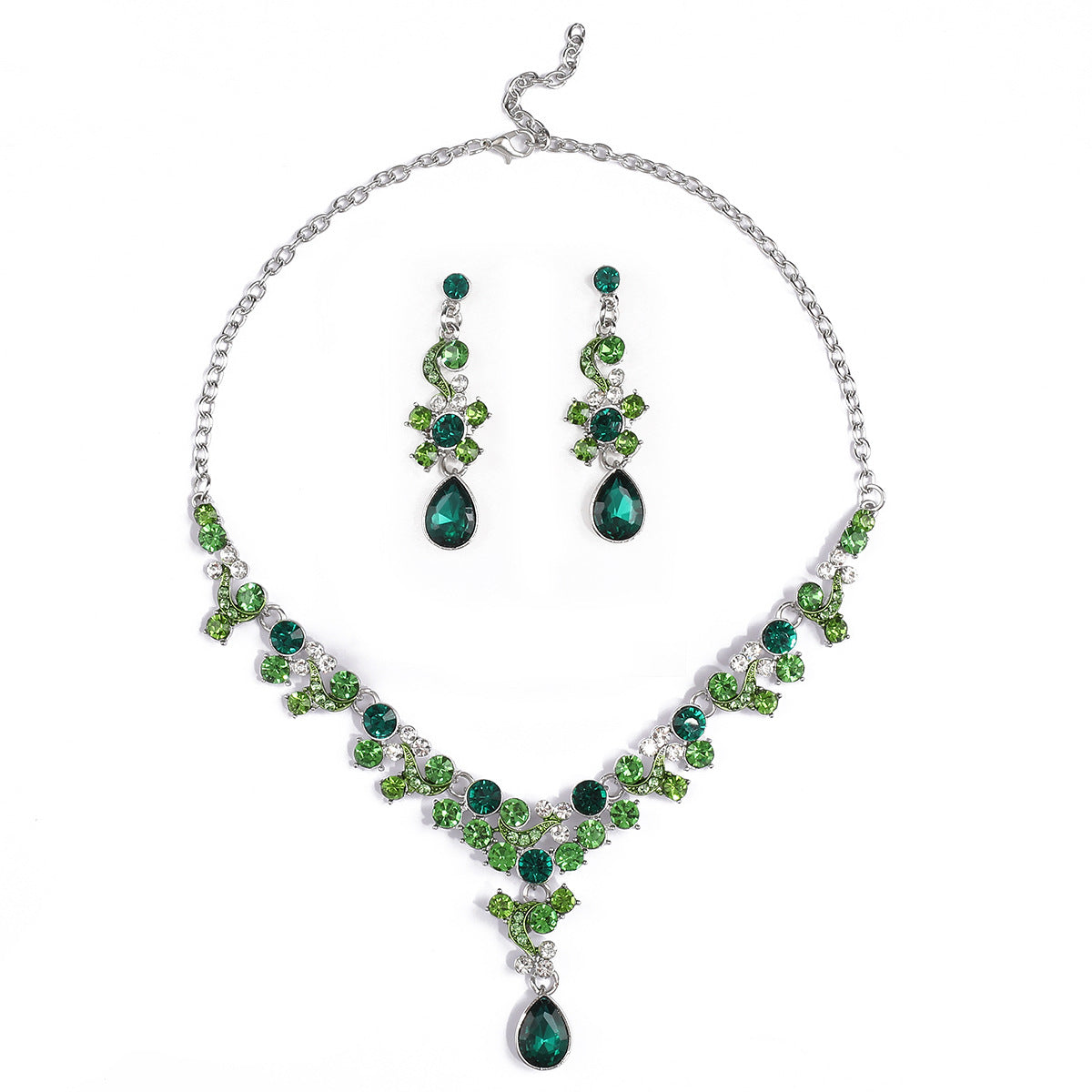 Set de collar con colgante de aleación en forma de corazón con diseño floral a la moda, incrustaciones de diamantes de imitación y baño de oro para mujer, con cadena tipo O y pendientes a juego