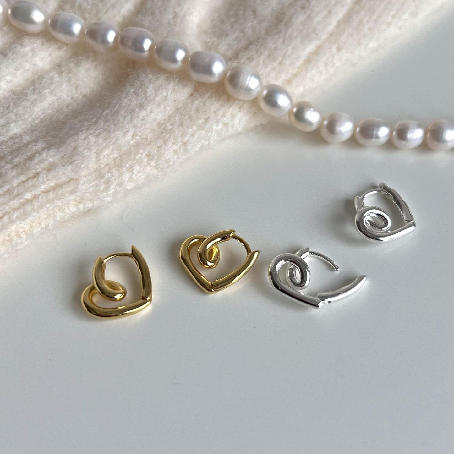 Orecchini a cerchio minimalisti in argento sterling S925 a forma di cuore con finitura artigianale