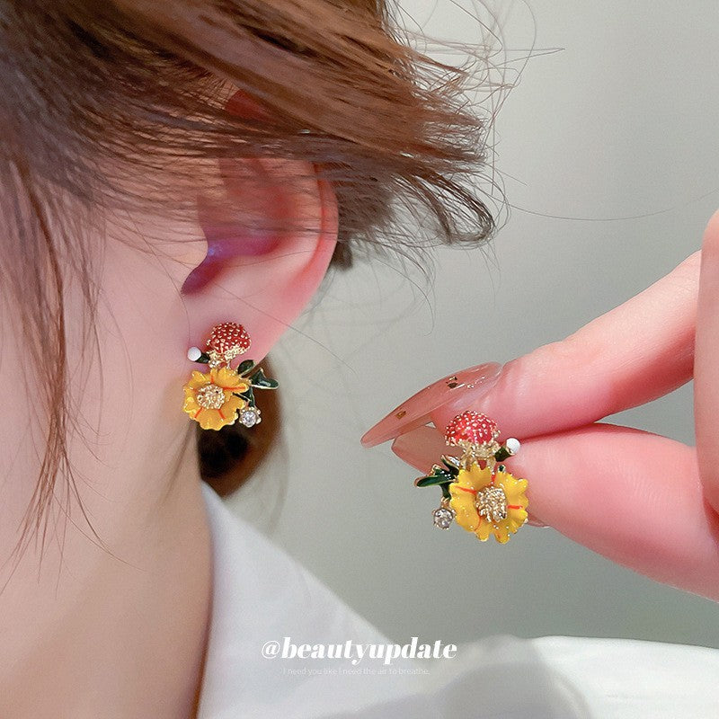 Pendientes de Flores Geométricas con Incrustaciones de Diamantes de Imitación en Cobre Bañado y Postes de Acero Inoxidable para Mujer, Joyería de Oreja de Lujo Minimalista y de Moda para el Día a Día