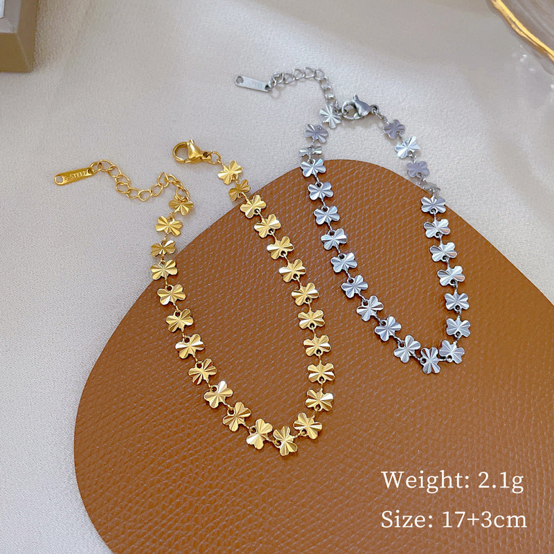 Pulsera geométrica minimalista de mariposa para mujer de acero titanio con chapado en oro y textura ondulada