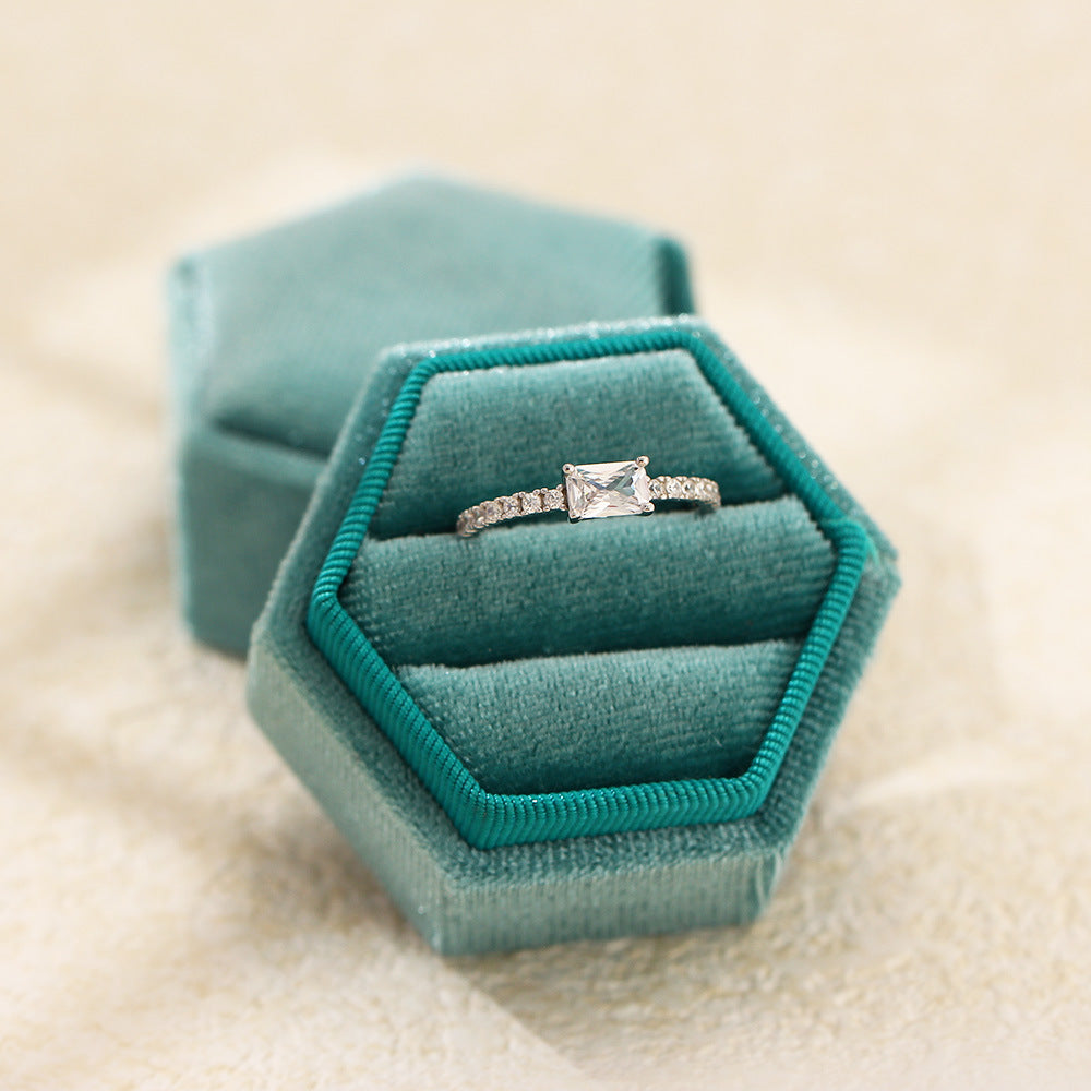 Anello da donna di lusso geometrico quadrato in argento sterling S925 con intarsio di zirconi