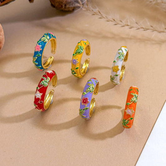 Anello da donna in ottone placcato oro con smalto a fantasia floreale