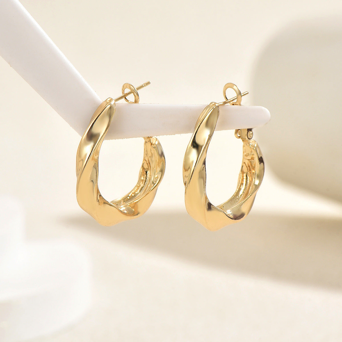 Chic Geometric Twisted Polished Plated Zinc Alloy Stud Earrings for Women