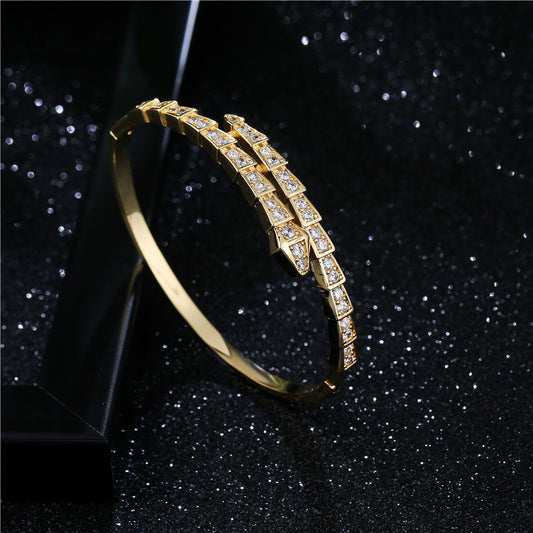 Brazalete de cobre con forma de serpiente geométrica, chapado en oro de 18K y circonita micro pavé para mujer