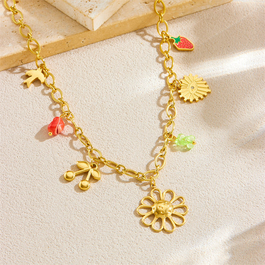 Collana con pendente a cuore e fiore di ciliegio minimalista in acciaio inossidabile con finitura placcata su catena a O per donna